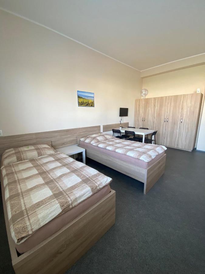 Hostel Годонин Экстерьер фото