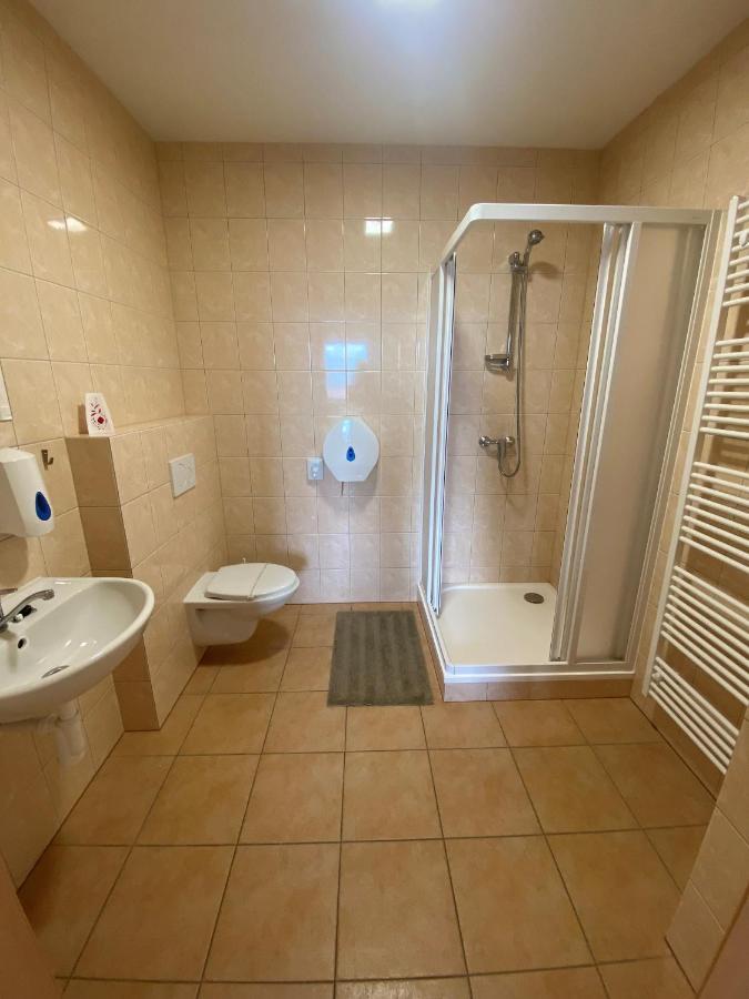 Hostel Годонин Экстерьер фото